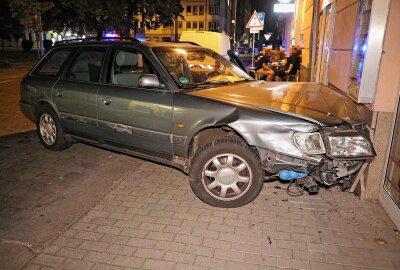 Update zur Kollision: Führerschein des Fahrers sichergestellt - Am Abend des 12. September ereignete sich gegen 20.30 Uhr ein Verkehrsunfall auf der Menageriestraße. Foto: Roland Halkasch