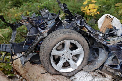 B173: Durch einen schweren Verkehrsunfall starben zwei Menschen. Foto: Harry Härtel/heartelpress