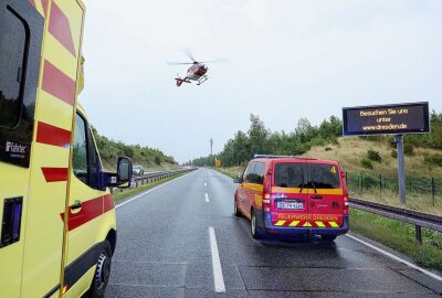 Update: Zwei Schwerverletzte nach Unfall in Dresden: Hubschrauber im Einsatz - Am Samstag kam es gegen 18.25 Uhr auf der Coventrystraße (B 173) zu einem Verkehrsunfall. Foto: Roland Halkasch