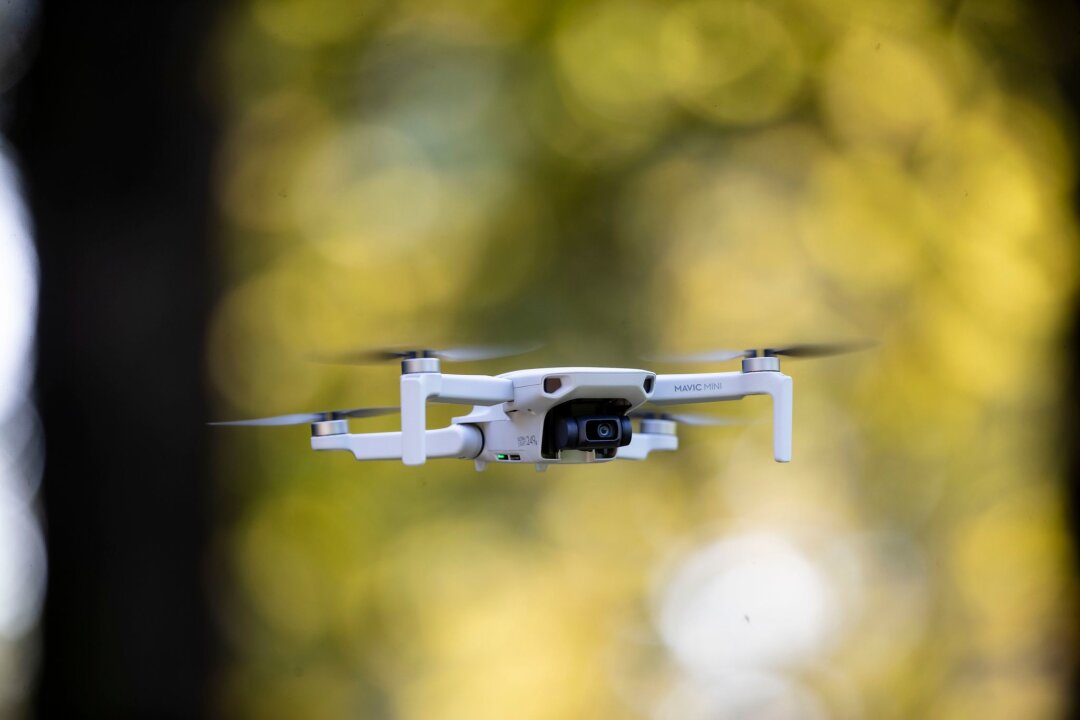 Urteil: Regelverletzung beim Drohnenflug bringt Bußgeld ein - Drohnenflüge ohne Einhaltung gesetzlicher Vorschriften können zu Bußgeldern führen.