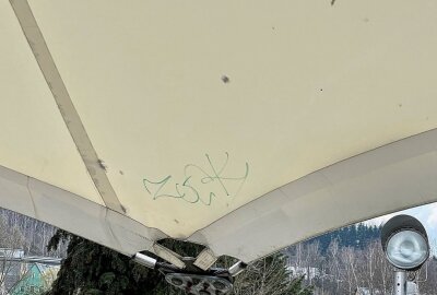 Vandalen wüten im Bad Schlemaer Kurpark - Vandalismus im Kurpark Aue-Bad Schlema. Foto: Daniel Unger