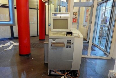 Vandalen wüteten in Leipziger Sparkassenfiliale - Am Sonntag wurde die Polizei wegen Vandalismus in eine Leipziger Sparkassenfiliale gerufen. Foto: Anke Brod