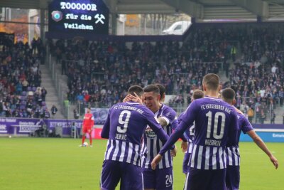 Veilchen-Sieg bei Dotchev-Comeback - FC Erzgebirge Aue gewinnt durch Jonjic-Doppelpack zuhause gegen Heidenheim.