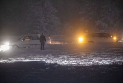 Verbotener Driftspaß auf Parkplatz am Fichtelberg -  Bis zu 30 Zentimeter Neuschnee sind auf dem Fichtelberg gefallen. Foto: Bernd März