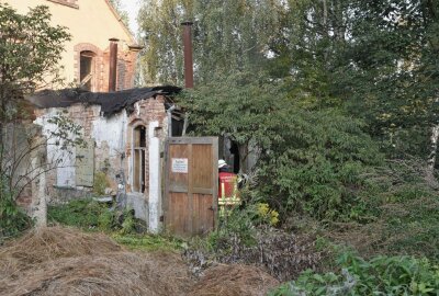 Verdacht auf Brandstiftung: Feuer in Neuhausener Fabrikgebäude - Die Feuerwehr konnte den Brand schnell unter Kontrolle bringen. Foto: B&S/Robert Butter
