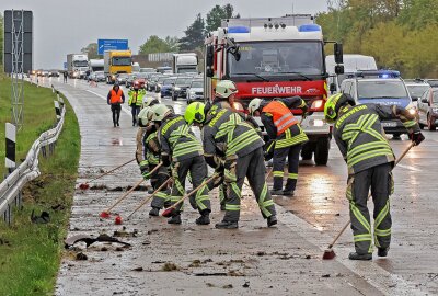Vereiste Fahrbahn führt zu schwerem Verkehrsunfall auf der A4 - Die A4 musste für zwei Stunden vollständig gesperrt werden. Foto: Andreas Kretschel