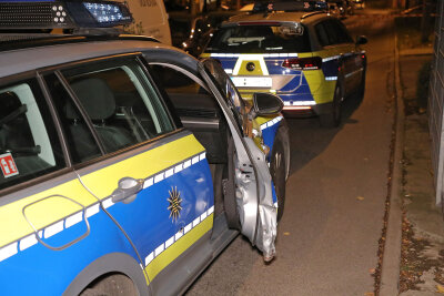 Eine Verfolgungsjagd in Dresden endet mit einem Verkehrsunfall. Foto: Roland Halkasch