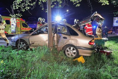 Verfolgungsjagd ohne Führerschein nimmt tragisches Ende - In der Nacht zum Mittwoch ereignete sich in Dresden auf der Löbtauer Straße ein Verkehrsunfall. Foto: Roland Halkasch