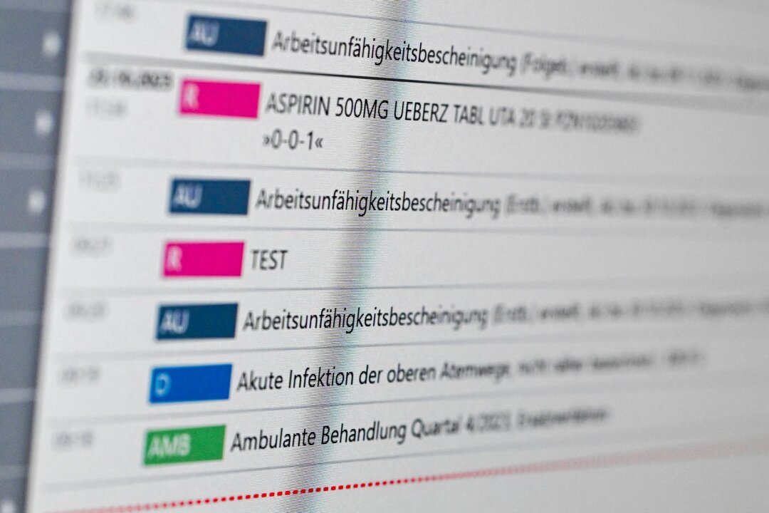 Verhaltene Resonanz auf e-Patientenakte bei Versicherten - Auf einem Bildschirm in der E-Health-Showpraxis der Kassenärztlichen Vereinigung Berlin ist eine elektronische Patientenakte ePA dargestellt.