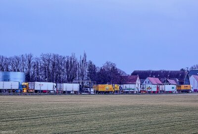 Verkehrseinschränkungen: Zentrallager in der Nähe von Meerane blockiert - Blockade des Nettozentrallagers in Guteborn (Ponitz) bei Meerane. Foto: Andreas Kretschel
