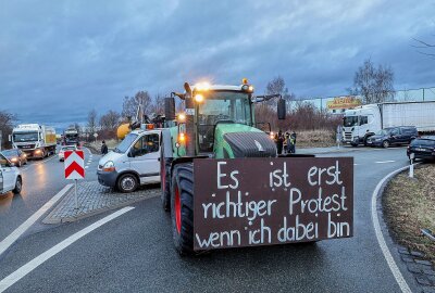 Verkehrseinschränkungen: Zentrallager in der Nähe von Meerane blockiert - Aller vier Stunden soll für 15 Minuten die Durchfahrt gewehrt werden. Foto: Andreas Kretschel