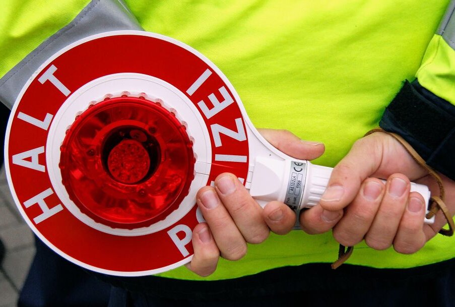 Verkehrskontrolle zieht vier Anzeigen nach sich - In Zwickau kontrollierten die Beamten einen 40-Jährigen. Symbolbild: Harry Härtel/Haertelpress