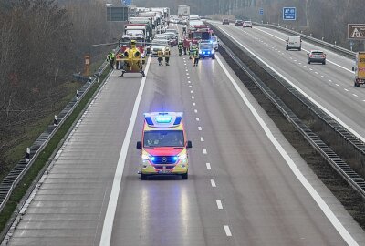 Verkehrsunfall auf A14: Kind schwer verletzt - Auf der A14 bei Naundorf kam es heute zu einem Verkehrsunfall, bei dem ein Kind schwer verletzt wurde. Foto: Sören Müller