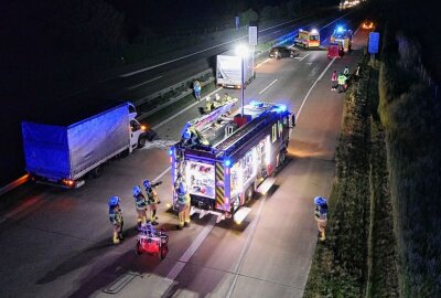 Verkehrsunfall auf A14: PKW in Leitplanke gekracht - Am Mittwochabend ist es an der Auffahrt Mutzschen zu einem Unfall mit drei involvierten Fahrzeugen gekommen. Foto: Sören Müller