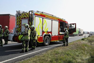 Verkehrsunfall auf A4:  Verletzter muss ins Krankenhaus - Verkehrsunfall auf der A4 Nähe Wilsdruff. Foto: Roland Halkasch