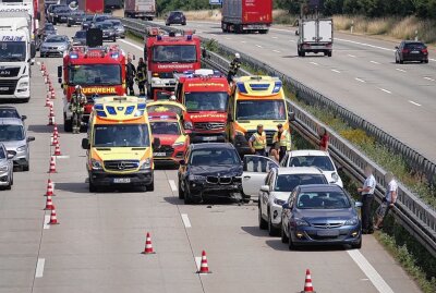 Verkehrsunfall auf der A4: Drei Personen schwer verletzt - Am Dienstagmittag ereignete sich auf der A4 ein Verkehrsunfall mit drei Verletzten. Foto: Roland Halkasch