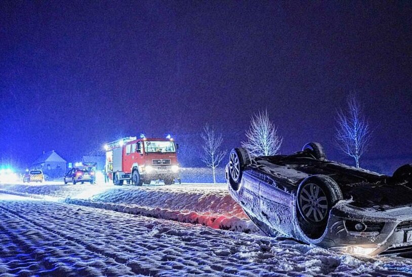 Verkehrsunfall auf der B6 - In Hochkirch war die B6 für rund eine Stunde voll gesperrt. Foto: LausitzNews.de/Ricardo Herzog 