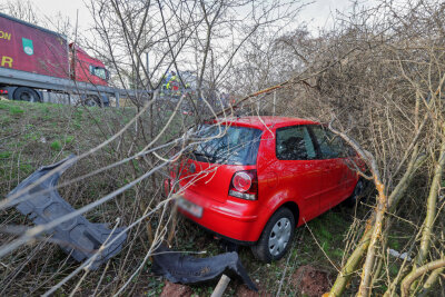 Verkehrsunfall bei Mosel: PKW crasht den Windschutzzaun - Am Mittwoch ereignete sich ein Verkehrsunfall bei Mosel. Foto: Andreas Kretschel