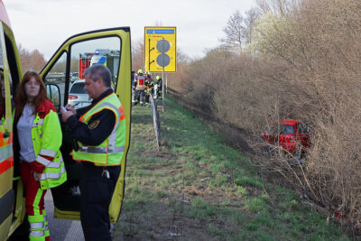 Verkehrsunfall bei Mosel: PKW crasht den Windschutzzaun - Am Mittwoch ereignete sich ein Verkehrsunfall bei Mosel. Foto: Andreas Kretschel