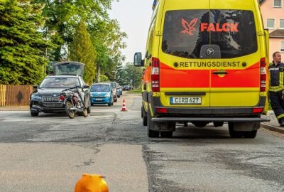 Verkehrsunfall im Erzgebirge: Minderjährige Moped-Fahrerin wird schwer verletzt - An der Kreuzung Von-Otto-Straße / Am Gaswerk hat sich am Mittwochabend gegen 20 Uhr ein Verkehrsunfall ereignet. Foto: André März