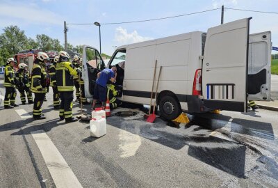 Verkehrsunfall im Erzgebirge: VW und Transporter kollidierten - In Oelsnitz kollidierten zwei Fahrzeuge. Foto: André März