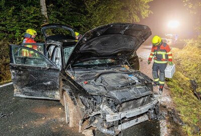 Verkehrsunfall im Vogtland: Alkoholisierter Fahrer überschlägt sich in seinem Audi - Autofahrer verliert Kontrolle in Kurve und überschlägt sich. Foto: David Rötzschke