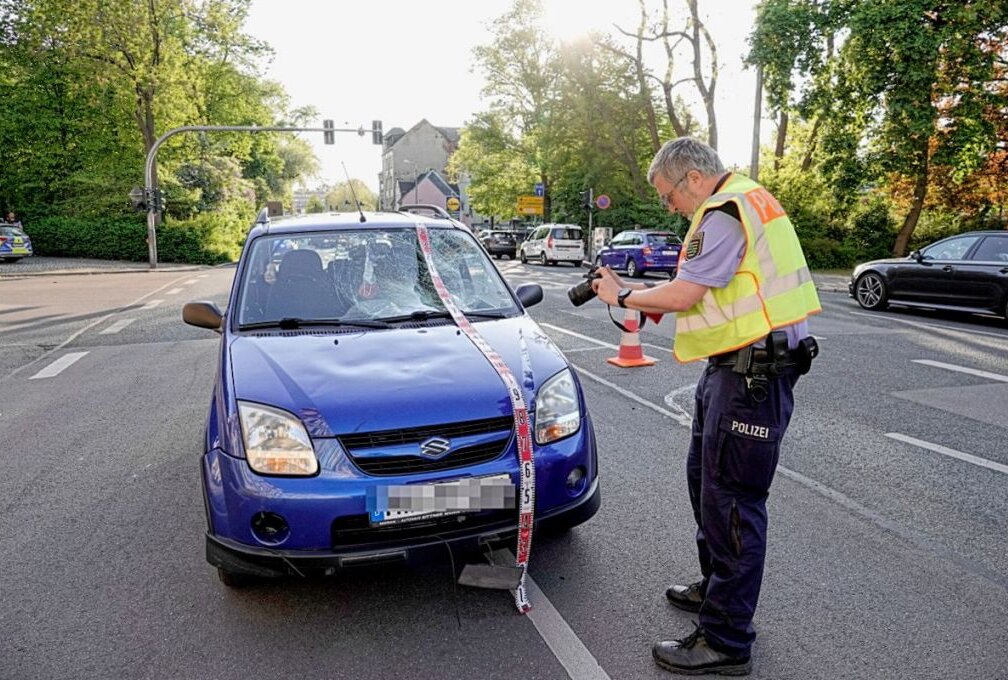 In Chemnitz ereignete sich heute in Verkehrsunfall. Ein Fahrradfahrer wurde schwer verletzt. Foto: Harry Haertel