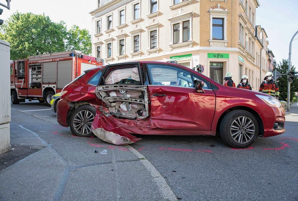 Verkehrsunfall in Freiberg führte zu Verkehrsbehinderungen - Verkehrsunfall in Freiberg.  Foto: Marcel Schlenkrich