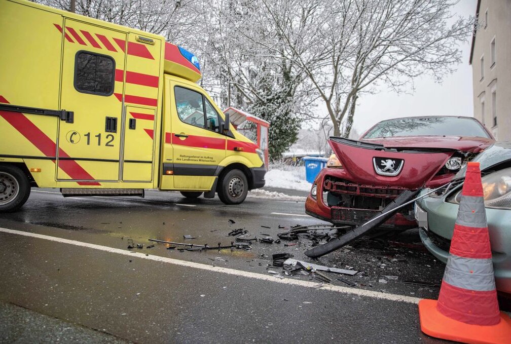 Verkehrsunfall in Freiberg: Kollision zweier PKW - Verkehrsunfall in Freiberg am Donnerstnachmittag. Foto: Marcel Schlenkrich