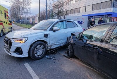 Verkehrsunfall in Klotzsche: Zwei Personen werden verletzt - In Klotzsche kam es zu einem Verkehrsunfall. Foto: Roland Halkasch