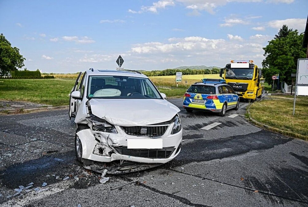 Verkehrsunfall in Löbau: Zwei PKW kollidieren frontal - Zu einem Verkehrsunfall kam es am Montagnachmittag in Kittlitz. Foto: LausitzNews