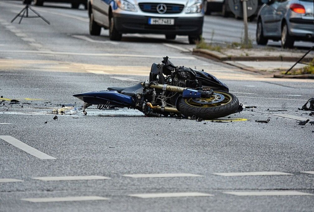 Verkehrsunfall mit Mopedfahrer in Schönheide - Foto: Pixabay/ Symbolbild