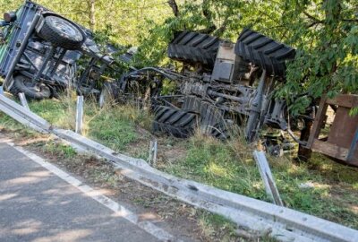 Verkehrsunfall mit Traktor in Wegefarth - Ein technischer Defekt verursachte in Wegefahrt einen Verkehrsunfall mit einem Traktor. Foto: Marcel Schlenkrich