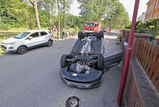 Heute ereignete sich ein Verkehrsunfall mit Überschlag in Pleißa. Foto: Andreas Kretschel