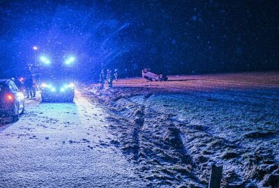 Verkehrsunfall nähe Obercunnersdorf: Fahrzeug überschlug sich - Zu einem schweren Verkehrsunfall kam es am Sonntagabend zwischen Friedensthal und Obercunnersdorf. Foto: LausitzNews