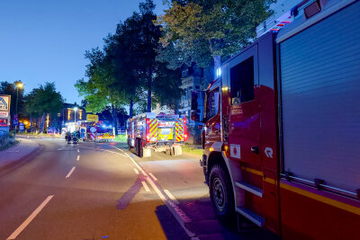 Verletzter bei Wohnungsbrand im Vogtland - Die Einsatzkräfte Vorort. Foto: Daniel Unger