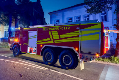 Verletzter bei Wohnungsbrand im Vogtland - Die Einsatzkräfte Vorort. Foto: Daniel Unger