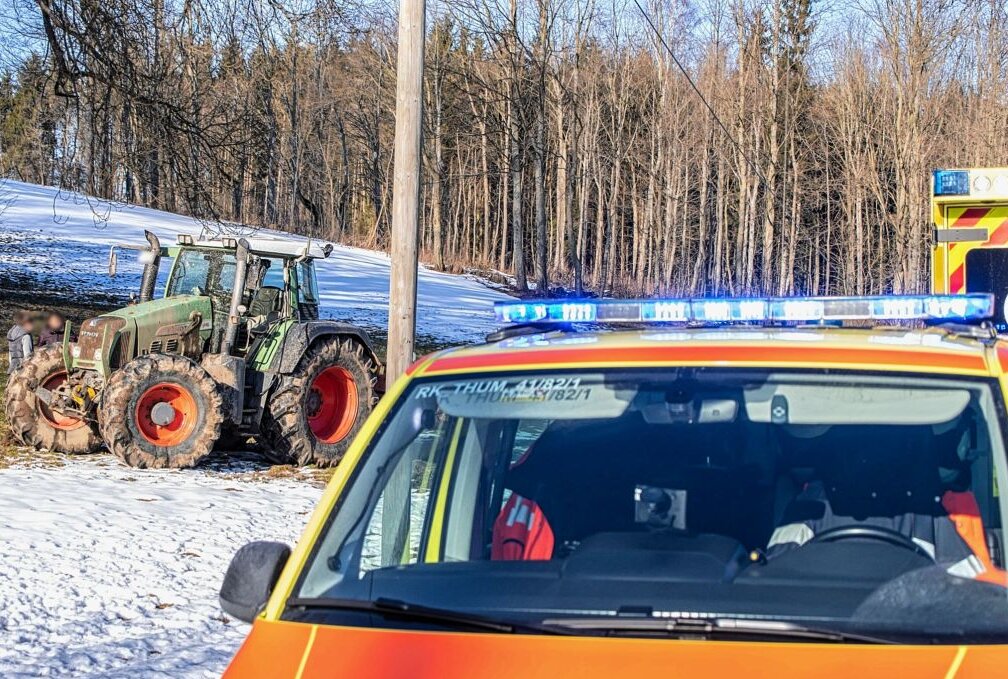 Verletzte nach Unfall mit Traktor auf S260 zwischen Geyer und Zwönitz. Foto: André März