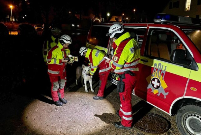 Vermisstensuche unter Hochdruck im Erzgebirge: Seniorin leblos aufgefunden - 14 Spürhunde kamen zum Einsatz. Foto: Daniel Unger