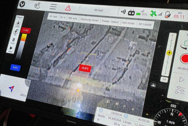 Vermisstensuche unter Hochdruck im Erzgebirge: Seniorin leblos aufgefunden - Eine Drohne mit Wärmebildkamera kommt zum Einsatz. Foto: Daniel Unger