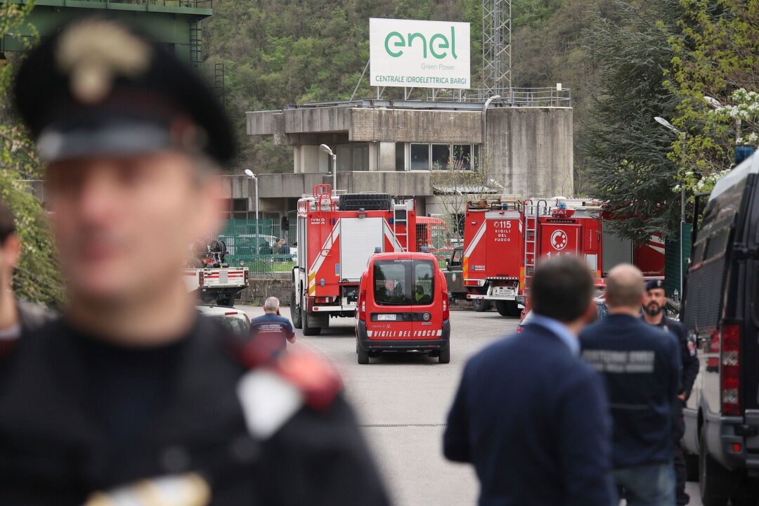 Vermutlich sieben Tote bei Explosion an Stausee in Italien - Bei Arbeiten an einer Turbine in etwa 30 Metern Tiefe soll aus zunächst ungeklärter Ursache ein Feuer ausgebrochen sein.
