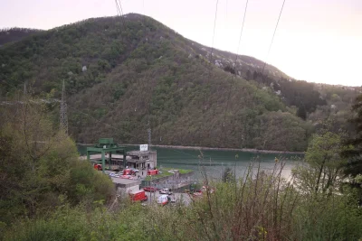 Vermutlich sieben Tote bei Explosion an Stausee in Italien - Der See liegt in einem Regionalpark der Apenninen auf einer Höhe von knapp 500 Metern.
