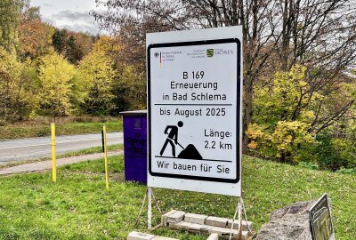 Verwirrung in Aue Bad Schlema: Verkehrseinschränkung weicht ab und lässt Anwohner im Dunkeln - Gebaut wird bis August 2025 - im November erfolgt eine Vollsperrung. Foto: Ralf Wendland