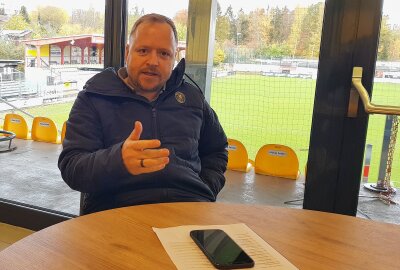 VfB Auerbach erwartet gegen FSV Zwickau ausverkauftes Stadion - VfB-Präsident Ronny Kadelke und seine Leute haben derzeit unglaublich viel Arbeit, um das Sachsenpokalspiel gegen Zwickau vorzubereiten. Fotos: Karsten Repert