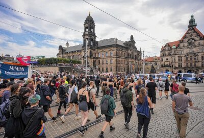 Viel Spaltung am Tag der Einheit: Demonstrationen in Dresden - In Dresden fanden mehrere Demonstrationen statt. Foto: xcitepress/Finn Becker