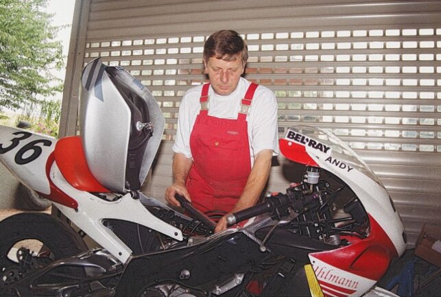 Peter Junghans 1998 bei seiner zweiten Lieblingsbeschäftigung. Foto: Thorsten Horn