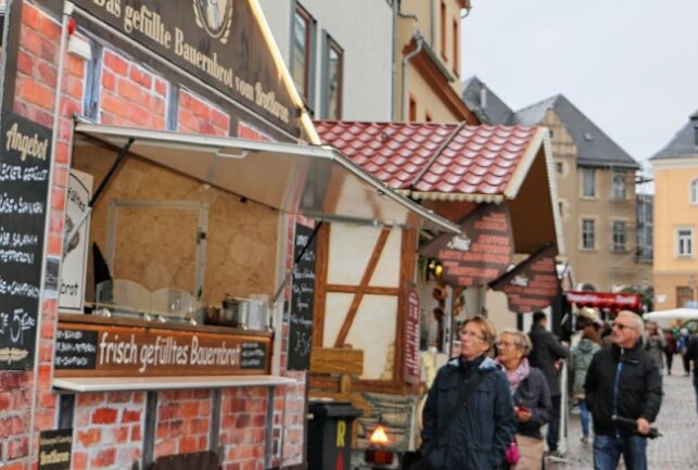 Viele Aktionen der Geschäfte zum verkaufsoffenen Sonntag in Reichenbach - Zum Bürgerfest kann man schön durch die Stadt bummeln, es werden viele Leckereien angeboten. Foto: Simone Zeh