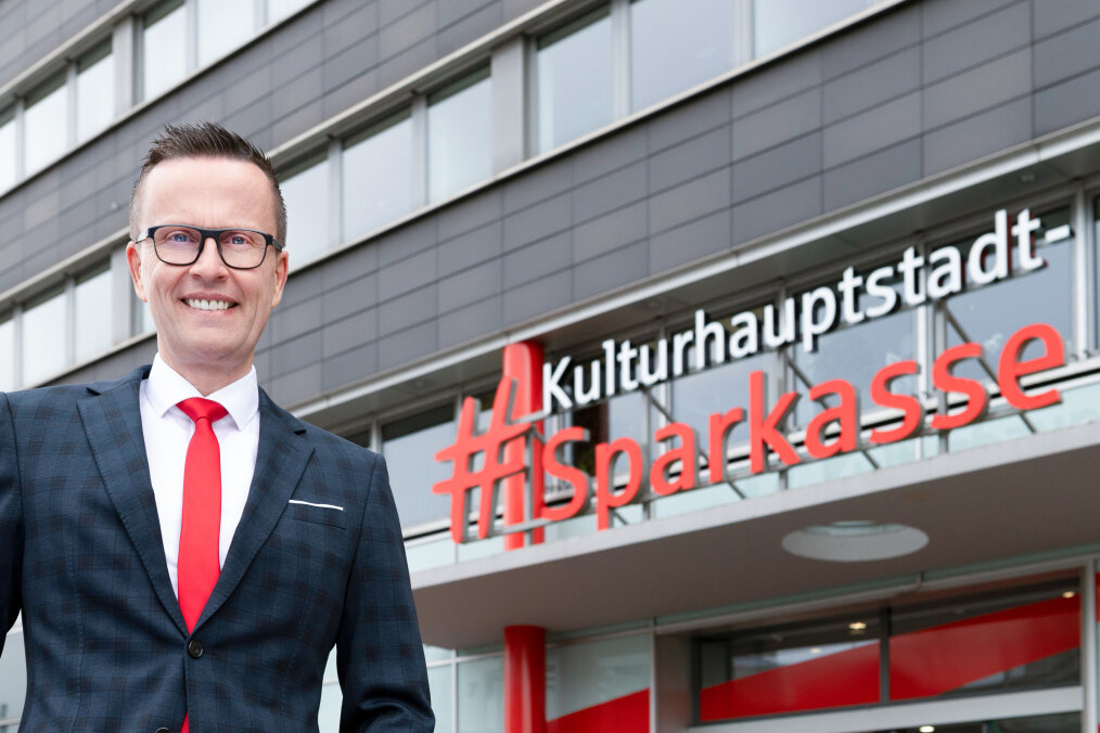 Dr. Michael Kreuzkamp ist Vorstandsvorsitzender bei der Sparkasse Chemnitz und klärt über Ausbildungen im Unternehmen im Gespräch mit BLICK auf. 