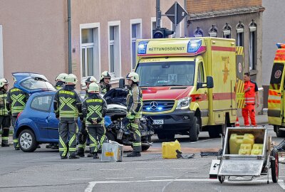 Vier Schwerverletzte nach Kreuzungscrash - Der Kreuzungsbereich war für 3 Stunden gesperrt. Foto: Andreas Kretschel