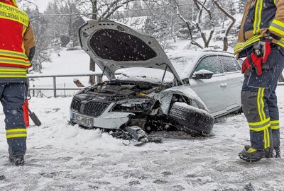 Vier Verletzte Personen nach Unfall im Erzgebirge - Am Samstag kam es in Mildenau zu einem Unfall mit vier Verletzten. Foto: Ronny Küttner
